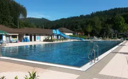Bild 12: beheiztes Schwimmbad mit Rutsche und Kleinkindbereich in Schönmünzach