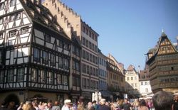 Bild 66: Straßburg mit Münster (Frankreich) kleine Gassen mit Kopfsteinpflaster das besondere Flair ca. 70 km