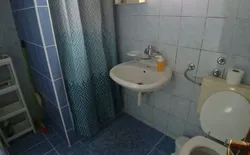 Bild 18: A3(2+2): Badezimmer mit Toilette