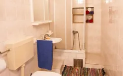 Bild 14: A1-Mali(2+1): Badezimmer mit Toilette