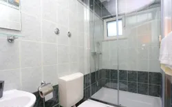 Bild 32: A2(2+1): Badezimmer mit Toilette