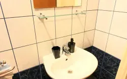 Bild 33: A3(2+1): Badezimmer mit Toilette