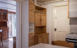 Bild 2: Küche und links Blick ins Wohnzimmer