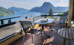Appartamento d'oro, Bild 1: Der Balkon mit wunderbarer Aussicht lädt ein zum Verweilen: in Ruhe geniessen; essen, trinken, plaudern, ... .