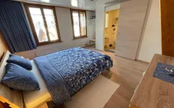 Bild 8: Französisch-Bett-Zimmer (200x160cm) mit integrierter Nasszelle: WC, Dusche, Lavabo