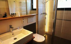 Bild 6: Ferienwohnung Höfats - Dusche mit WC